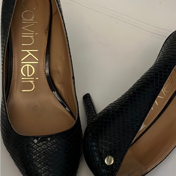 Calvin Klein never worn black snakeskin heels size 9 1/2. Perfect condition. - Picture 2 of 4